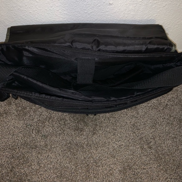 Lenovo Messenger Max Bag (Hunter Green) - Picture 1 of 2